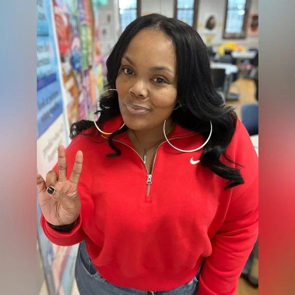 Nike Women's cropped Red Half-Zip Sweatshirt - Picture 4 of 4